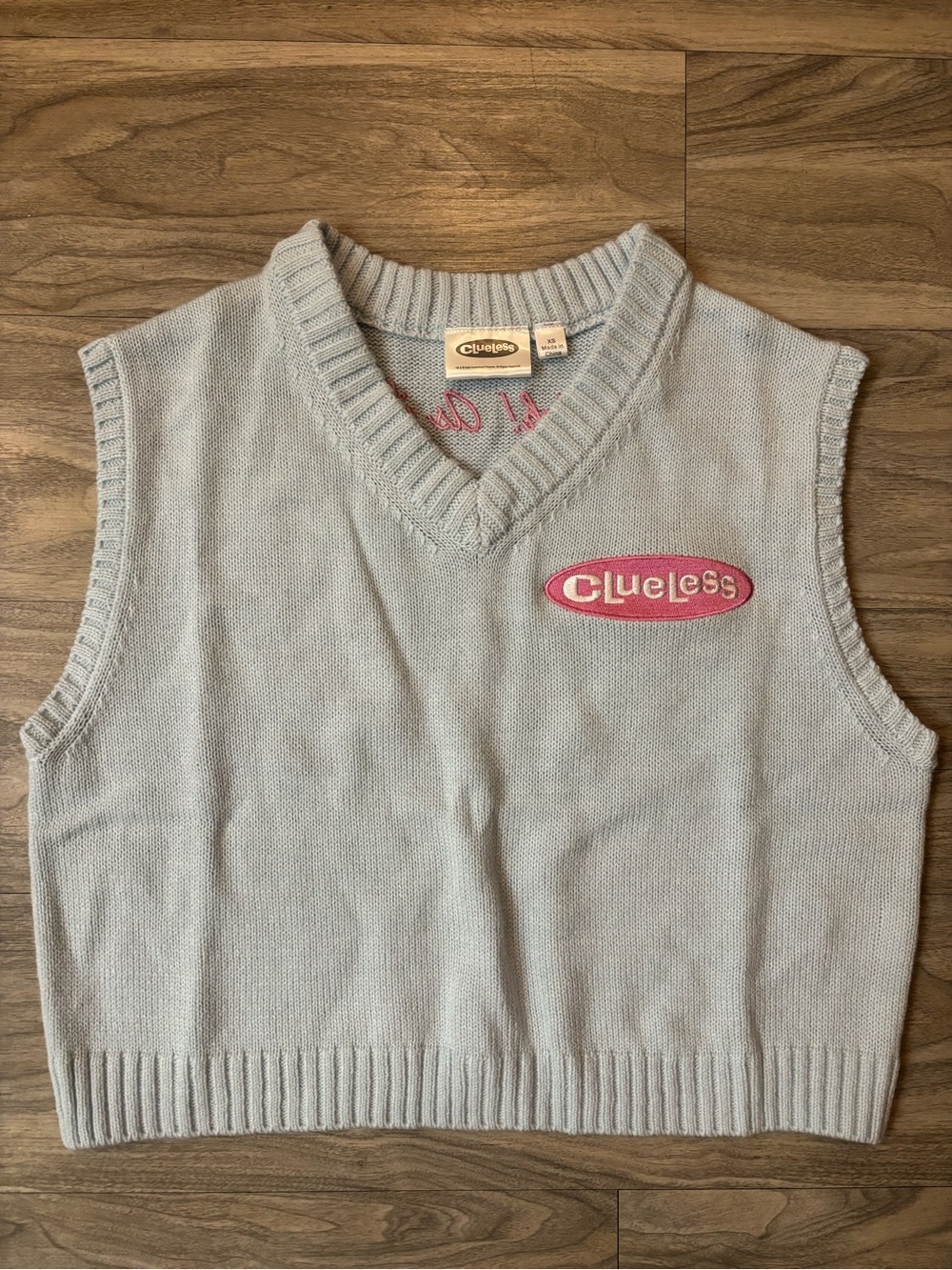 Light Blue V-Neck Sleeveless Knit Top with Pink Patch